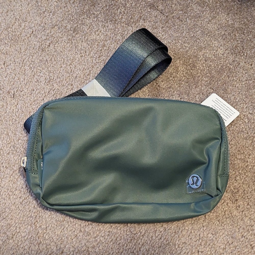 Lululemon Everywhere Belt Bag - Tidewater Teal